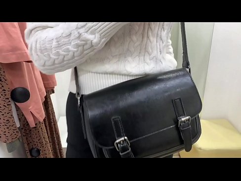 ❤️ Javna masturbacija mlade kujice FeralBerry s dildom u sobi za mjerenje ❤️ Seks video na hr.credit-assorti.ru ☑